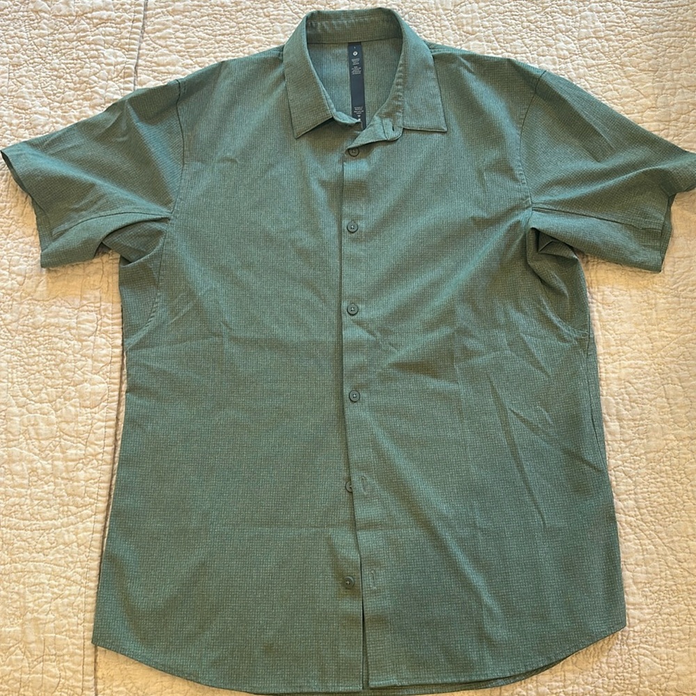 Lululemon short sleeved button down. Size large. Color Green
